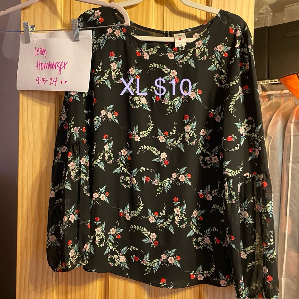 Xl Lauren Conrad Snow White shirt